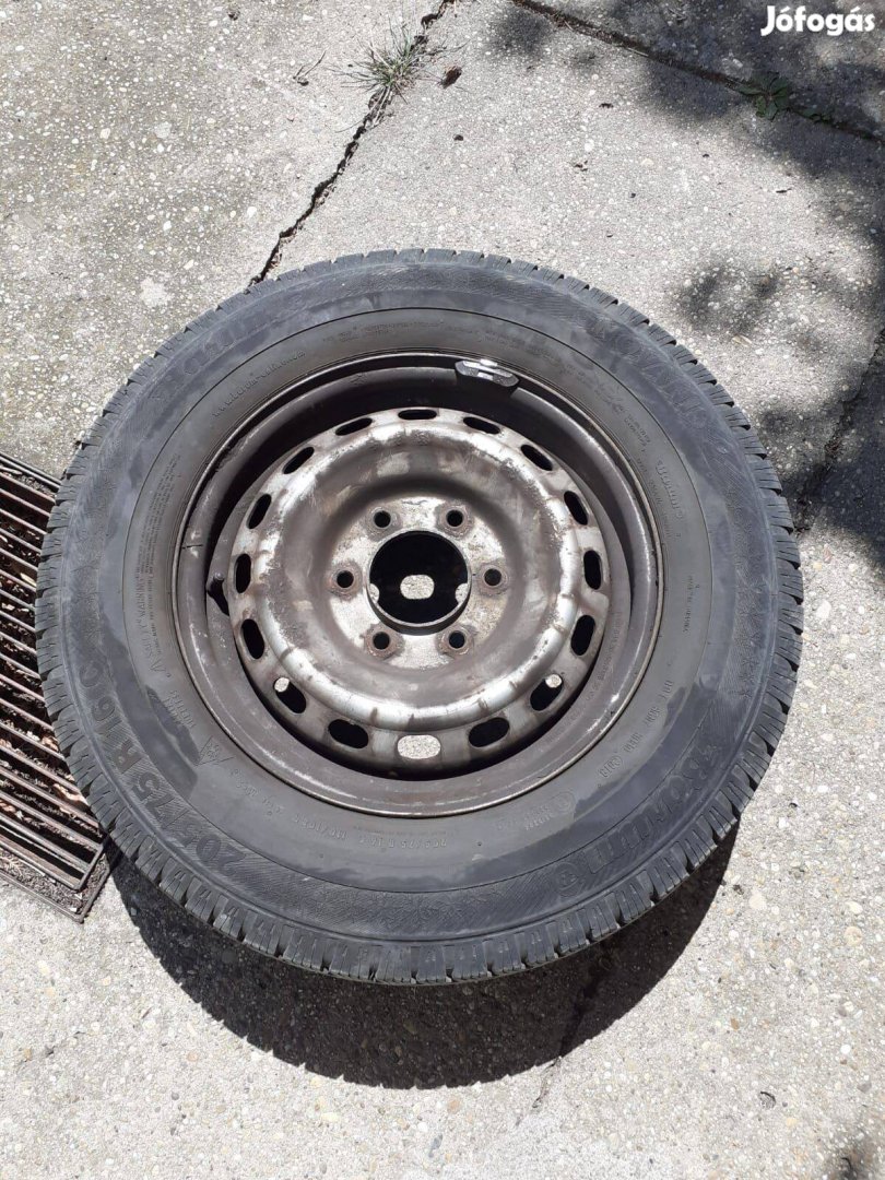 Hyundai H1 felni téli gumival eladó 205/75 16R C Barum Snovanis2
