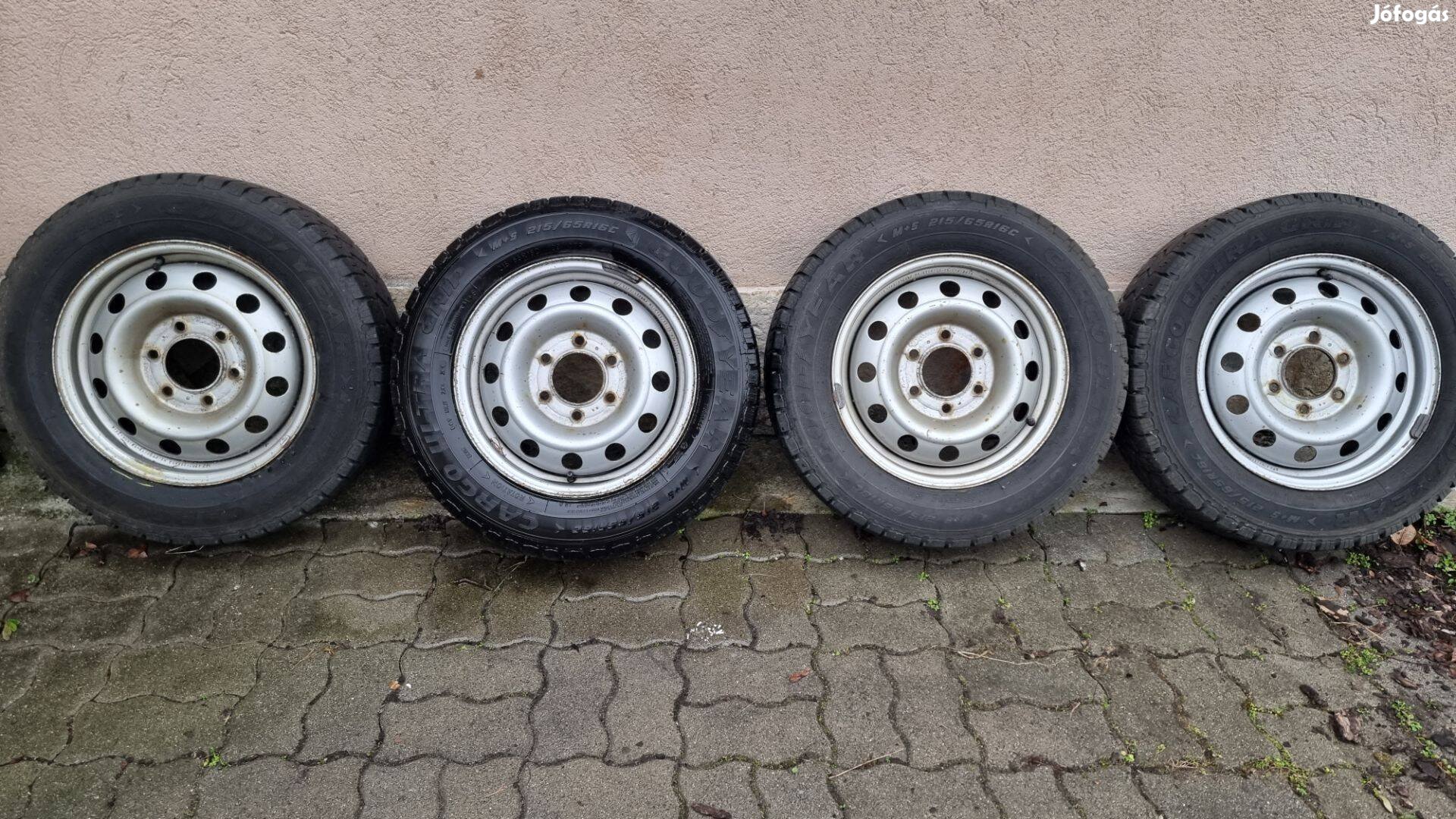 Hyundai H-1 lemezfelni 16" acélfelni 6X140 6.5Jx16