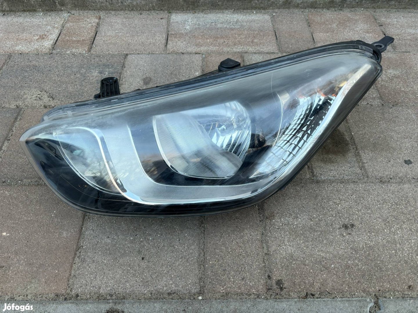 Hyundai I20 bal első lámpa 