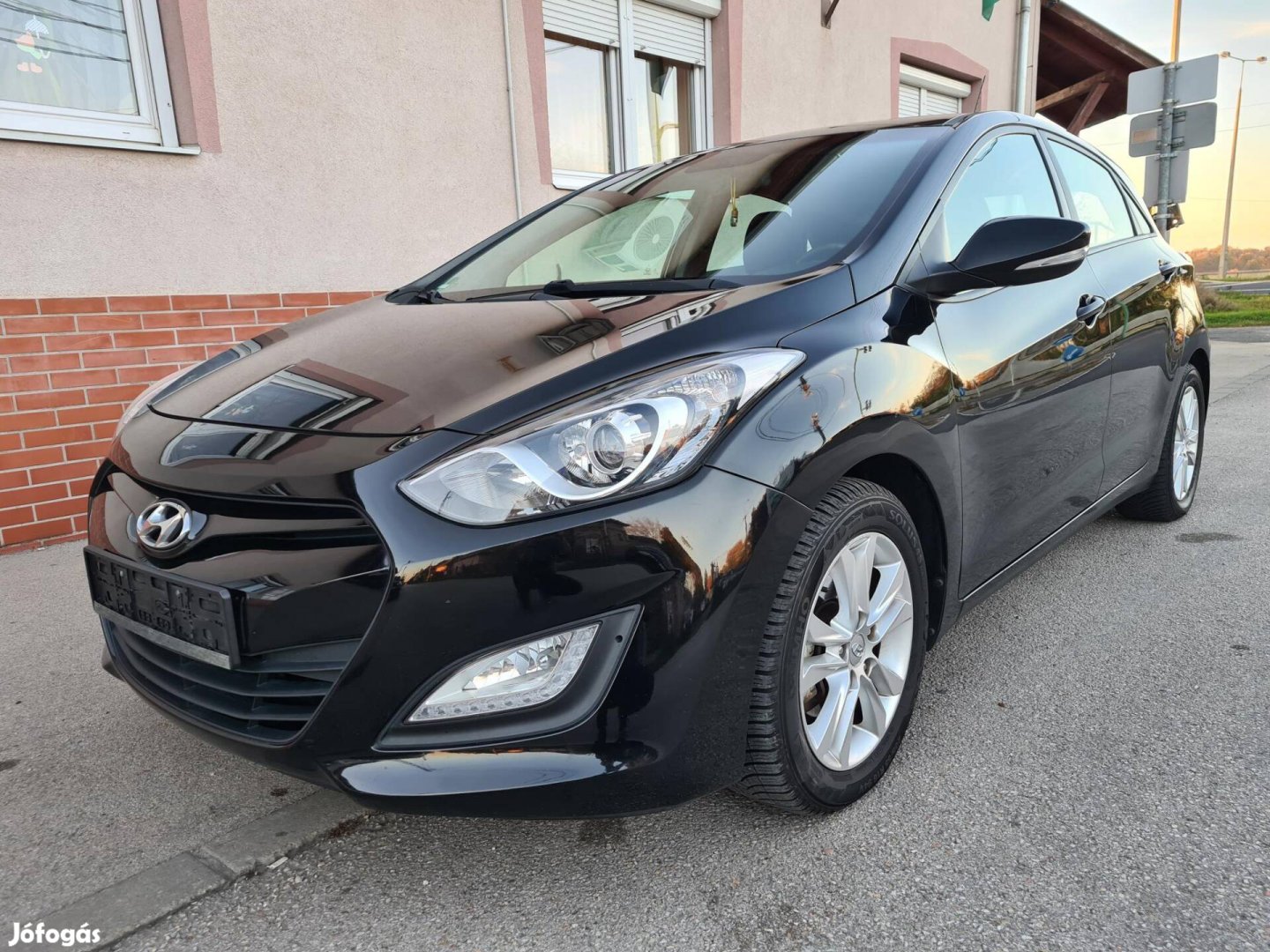 Hyundai I30 1.4i Business Végig vez.szervkönyv....