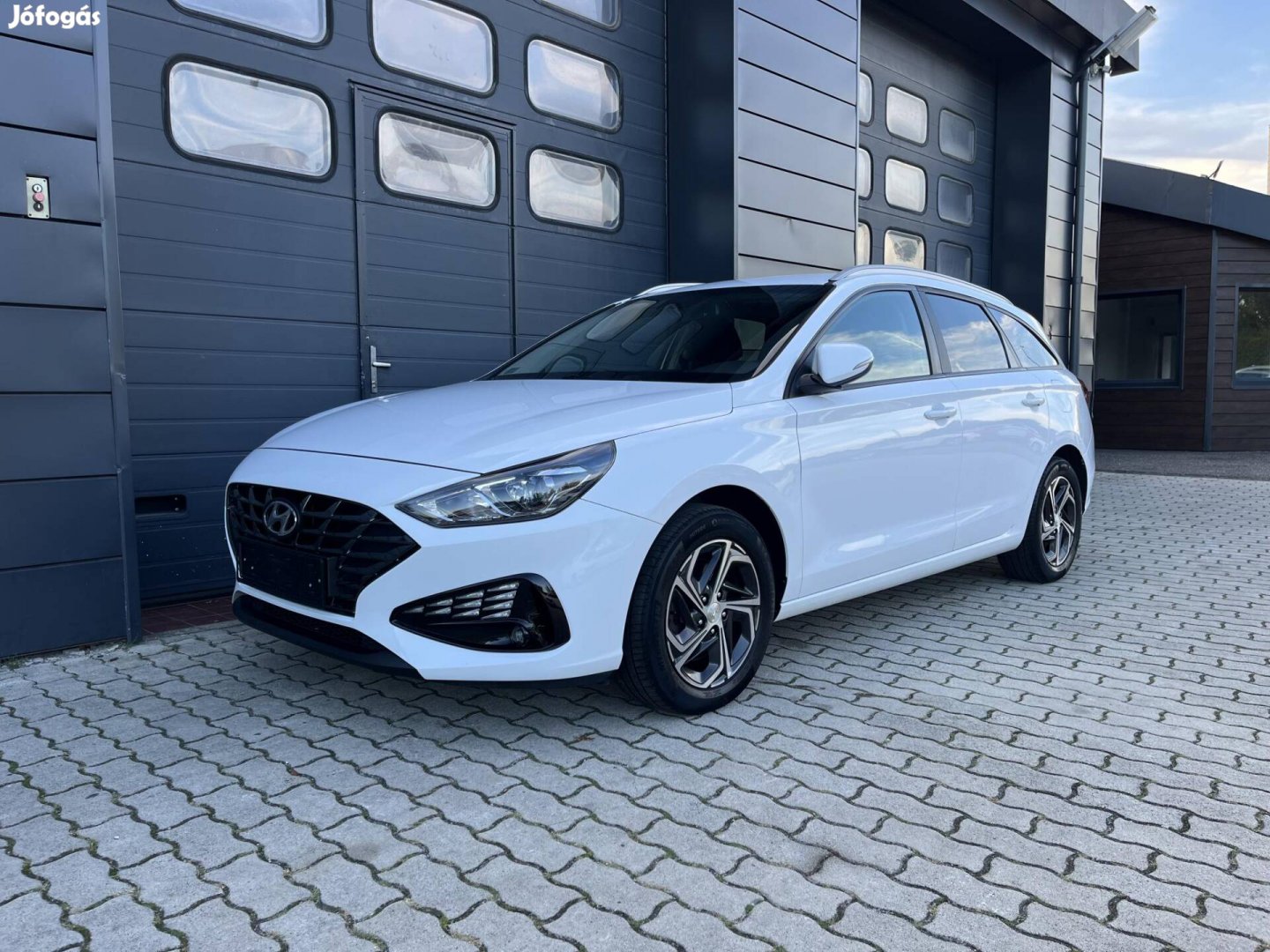 Hyundai I30 1.5 DPi Comfort Szervizkönyv / 1.TU...