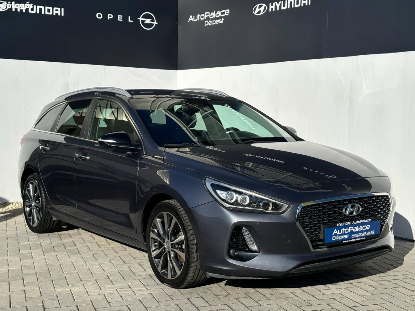 Hyundai I30 1.6 CRDi HP Premium 161e km / 1 év...