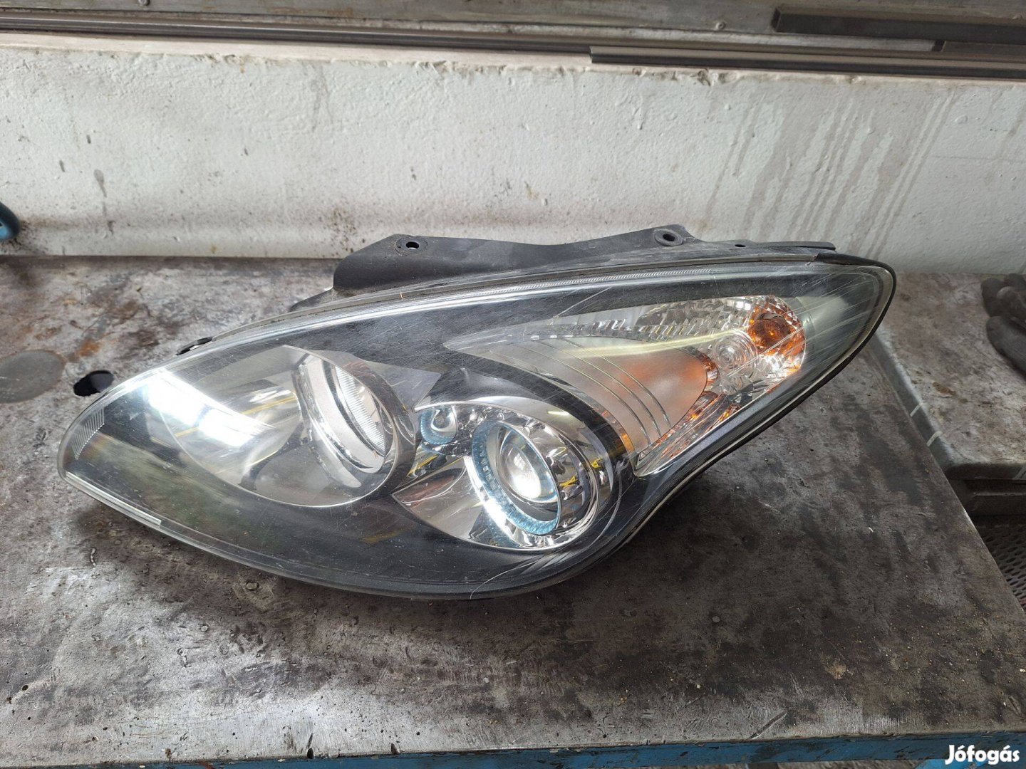 Hyundai I30, 1,6 CRDI (2012) kombi, bal első lámpa eladó