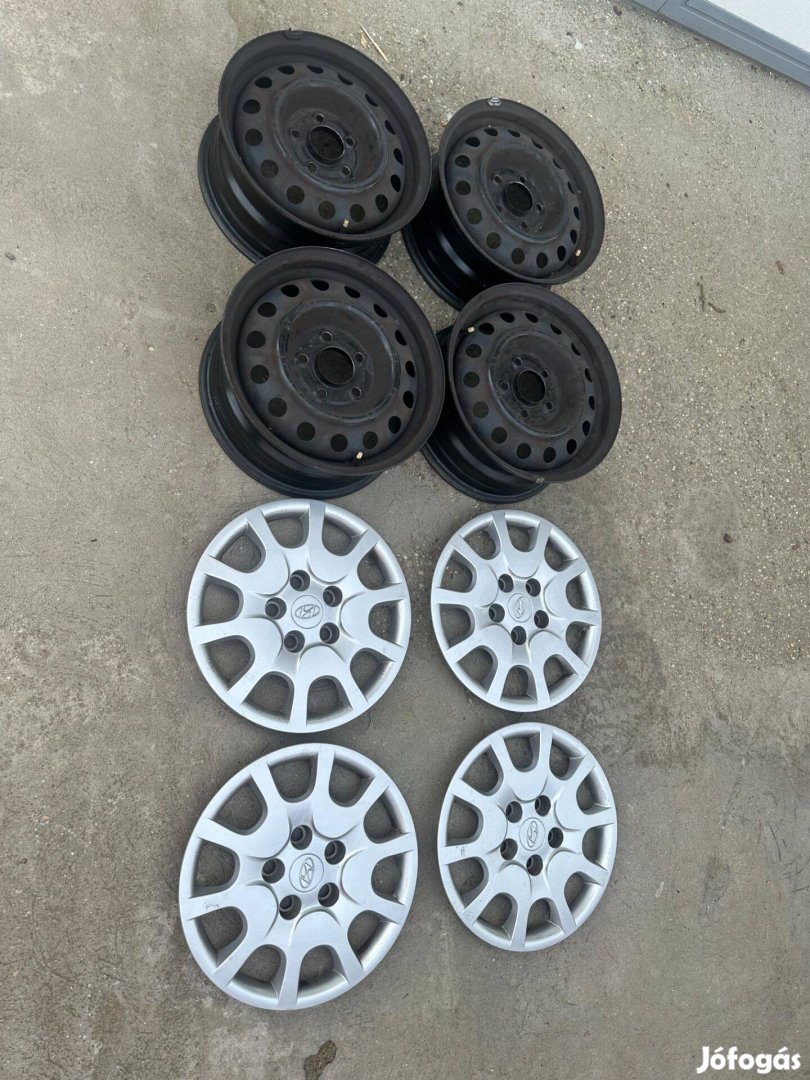 Hyundai I30-hoz gyári 15-ös lemezfelni szett dísztárcsával eladó