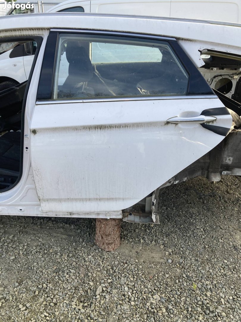 Hyundai I40 kombi bal hátsó ajtó fehér színben