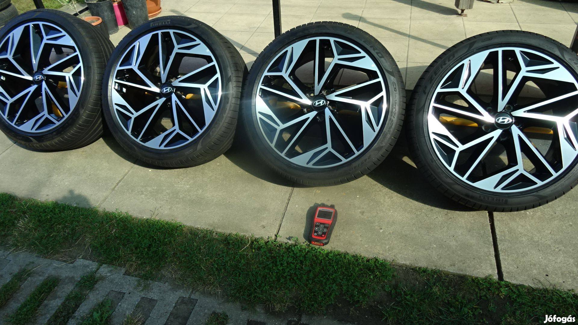 Hyundai Ioniq 6 újszerű alufelni nyárikerék Pirelli P-Zero 245/40ZR20