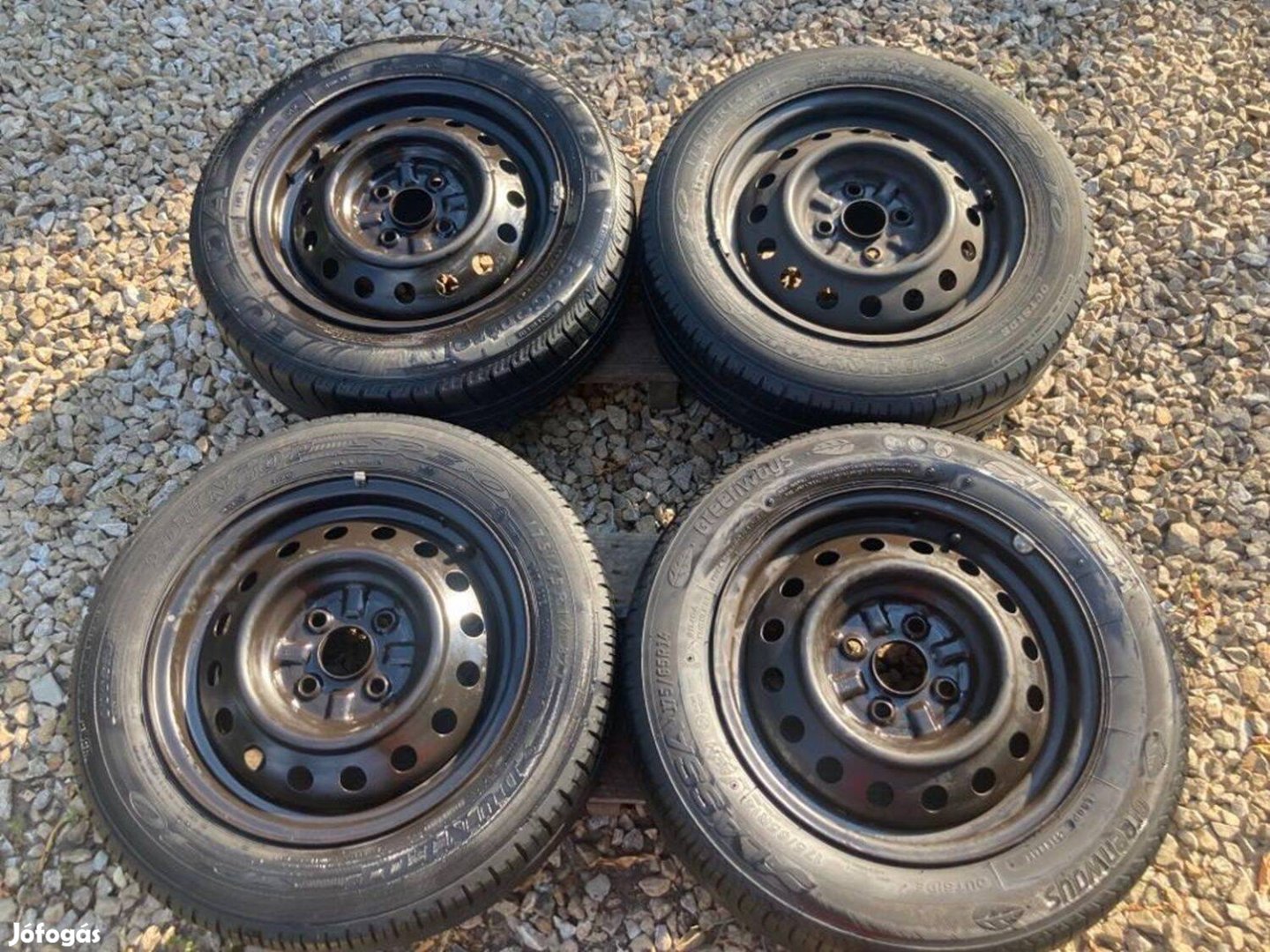Hyundai Kia 4x100 kerekek 175/70 R14 gumikkal