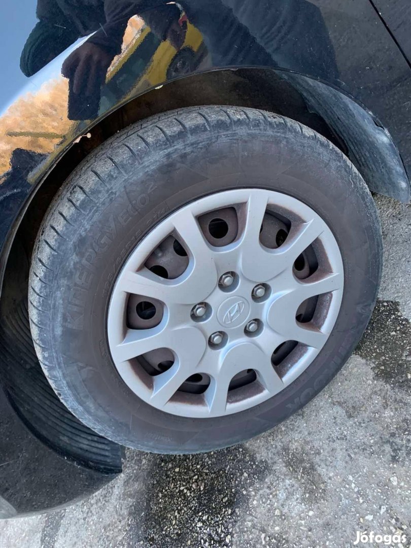 Hyundai Kia Lemezfelni garnitúra gumikkal dísztárcsával R15