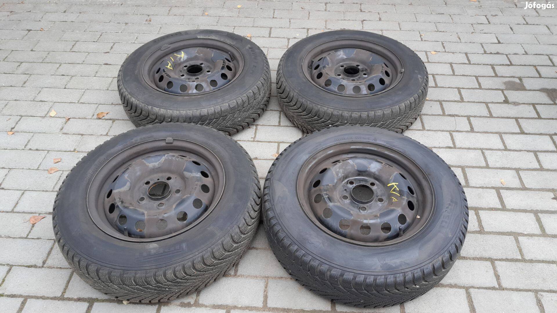 Hyundai-Kia "15 komplett téli kerékszett 2021 es Pirelli gumival