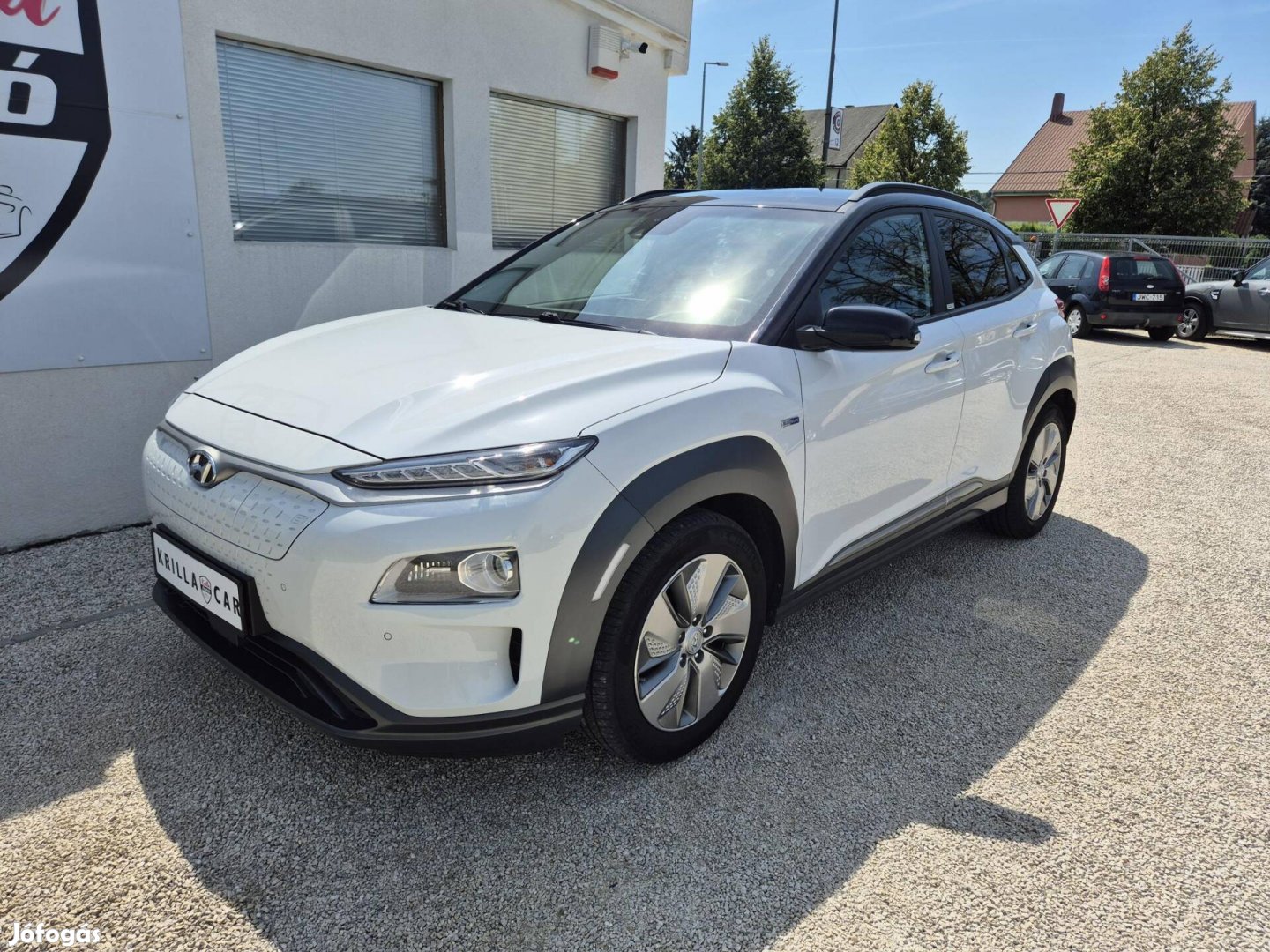 Hyundai Kona EV 64kWh Premium Szervizkönyv / Na...