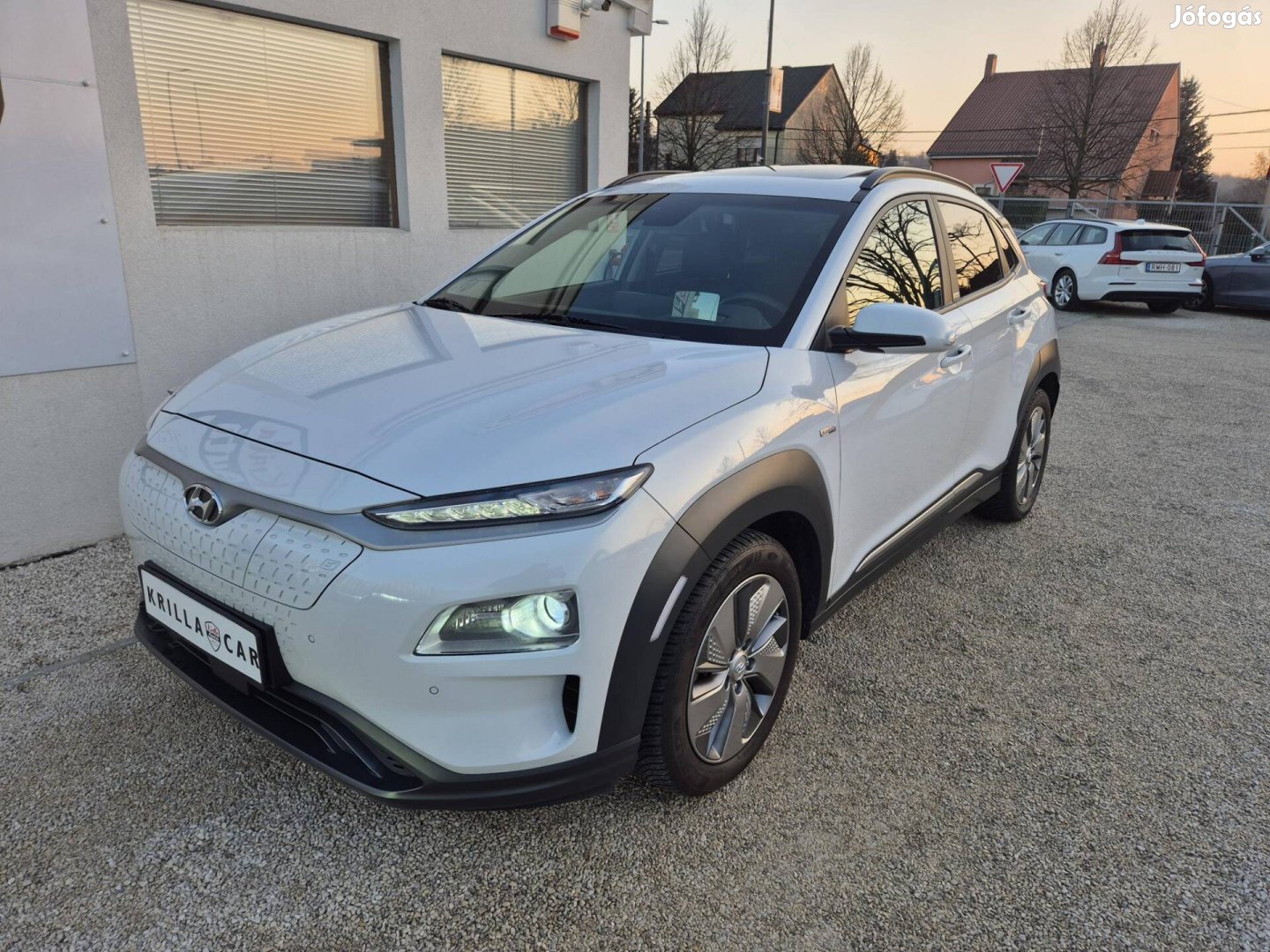 Hyundai Kona EV 64kWh Premium Szervizkönyv / Na...