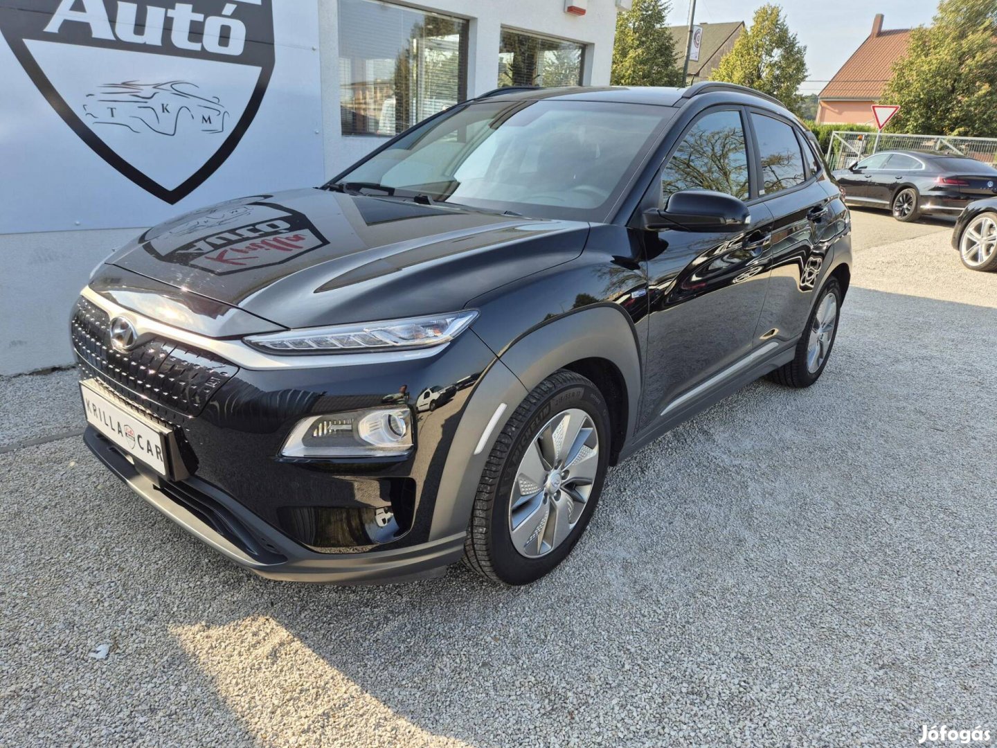 Hyundai Kona EV 64kWh Premium Szervizkönyv / Na...