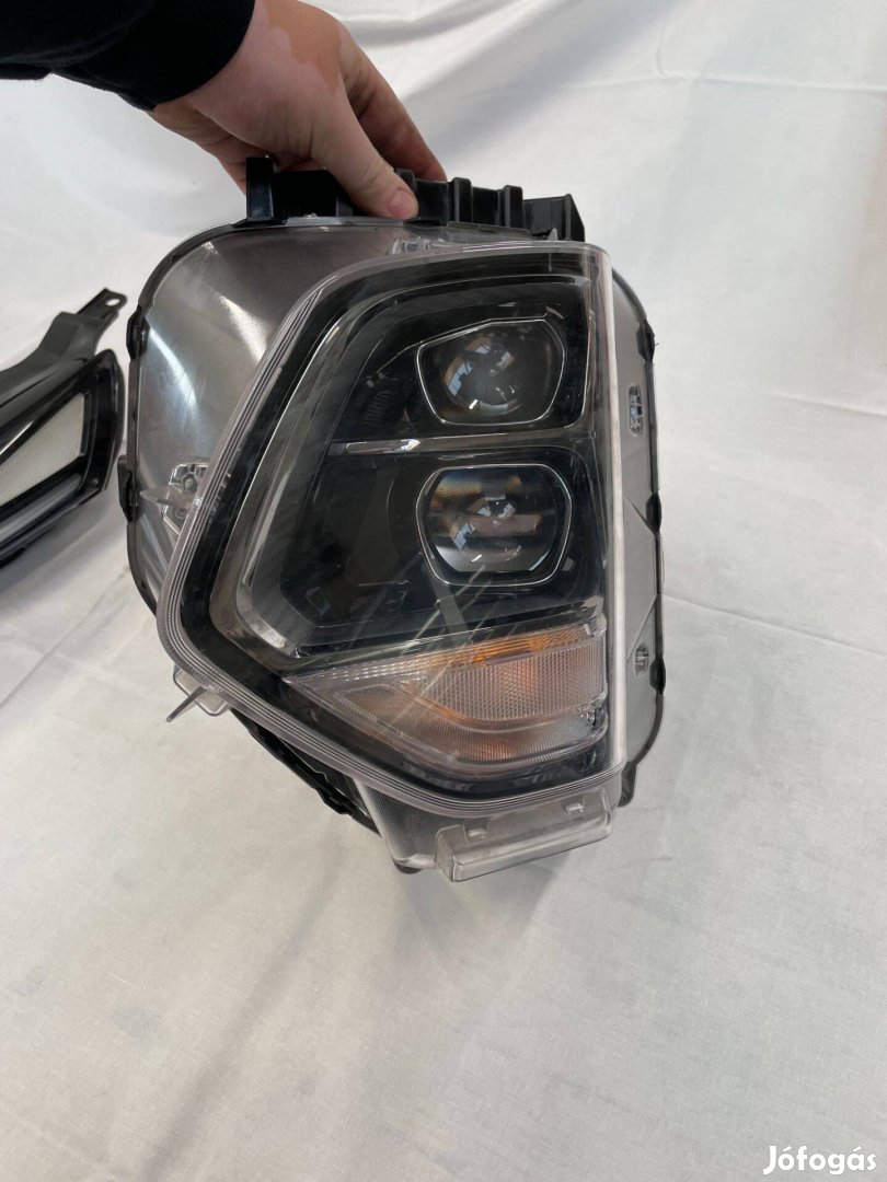 Hyundai Santafé bal LED fényszóró