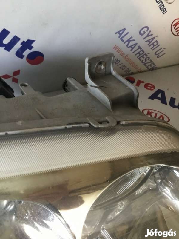 Hyundai Trajet fényszóró jobb 921023A000-BON