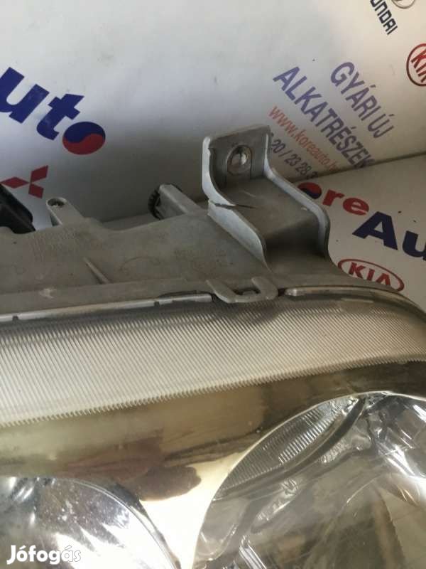 Hyundai Trajet fényszóró jobb 921023A000-BON