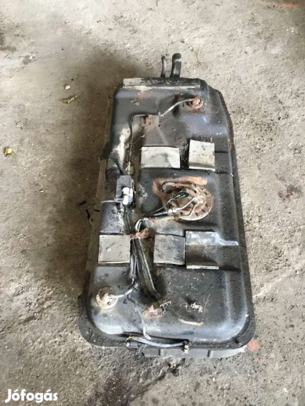 Hyundai Trajet üzemanyag tank 311503A001-BON