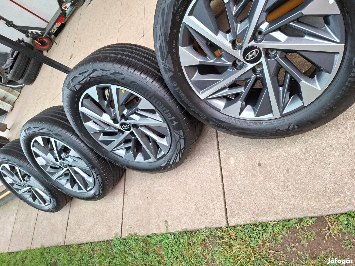 Hyundai Tucson NX4 alufelni Tpms szenzor 235/55r18 Continental nyárigu
