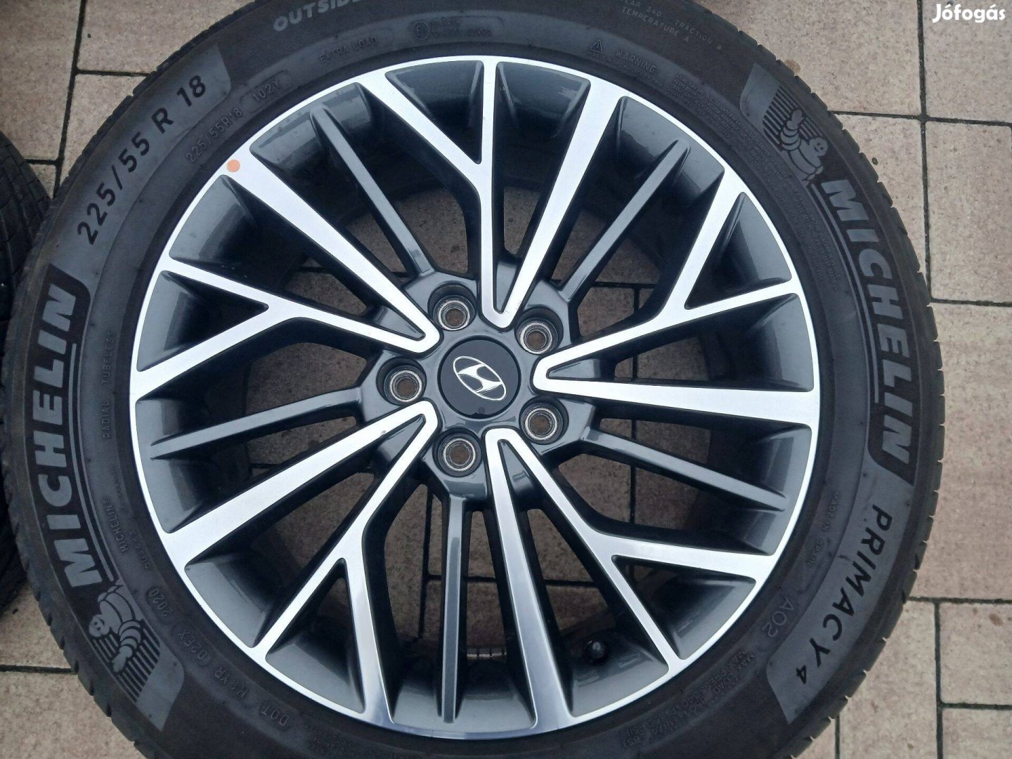 Hyundai Tucson ix35 18" alufelni felni Michelin nyári gumikkal 5x114.3