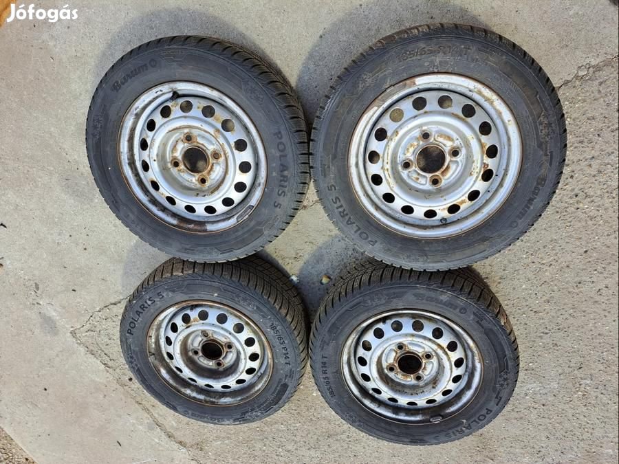 Hyundai  (1997-2002)   14" 4x114.3 Lemezfelni  Szett Téli Gumival