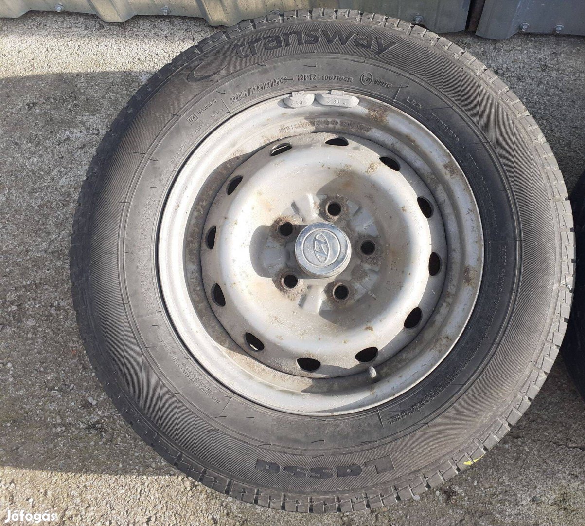Hyundai felni 205/70 R15 C gumi
