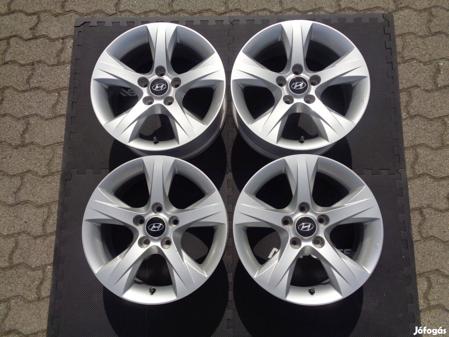 Hyundai gyári alufelni 16-os, 5×114.3-as, újszerű állapotban eladó