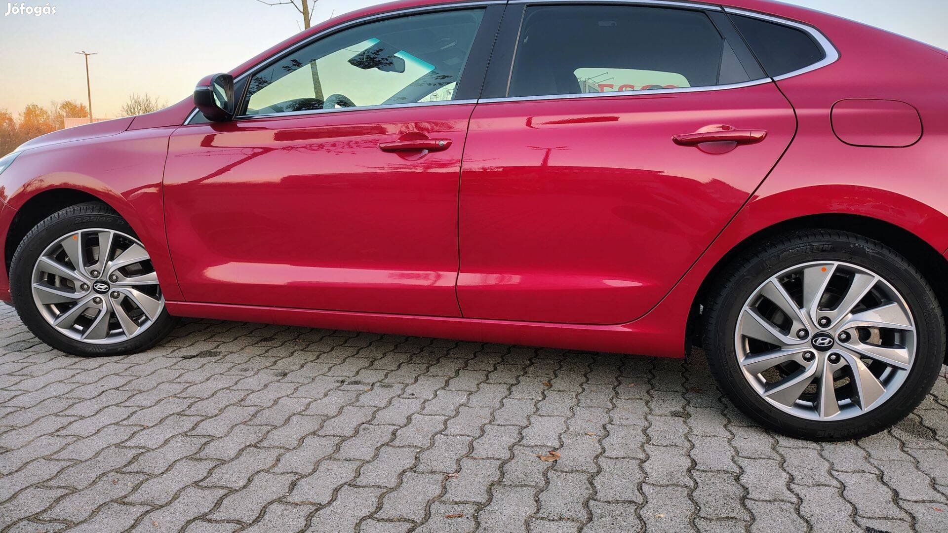 Hyundai gyári alufelni garnitúra 5x114,3 R17 col, nyári gumival!
