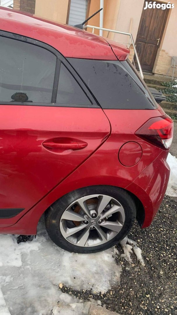 Hyundai i20 GB bal hátsó ajtó