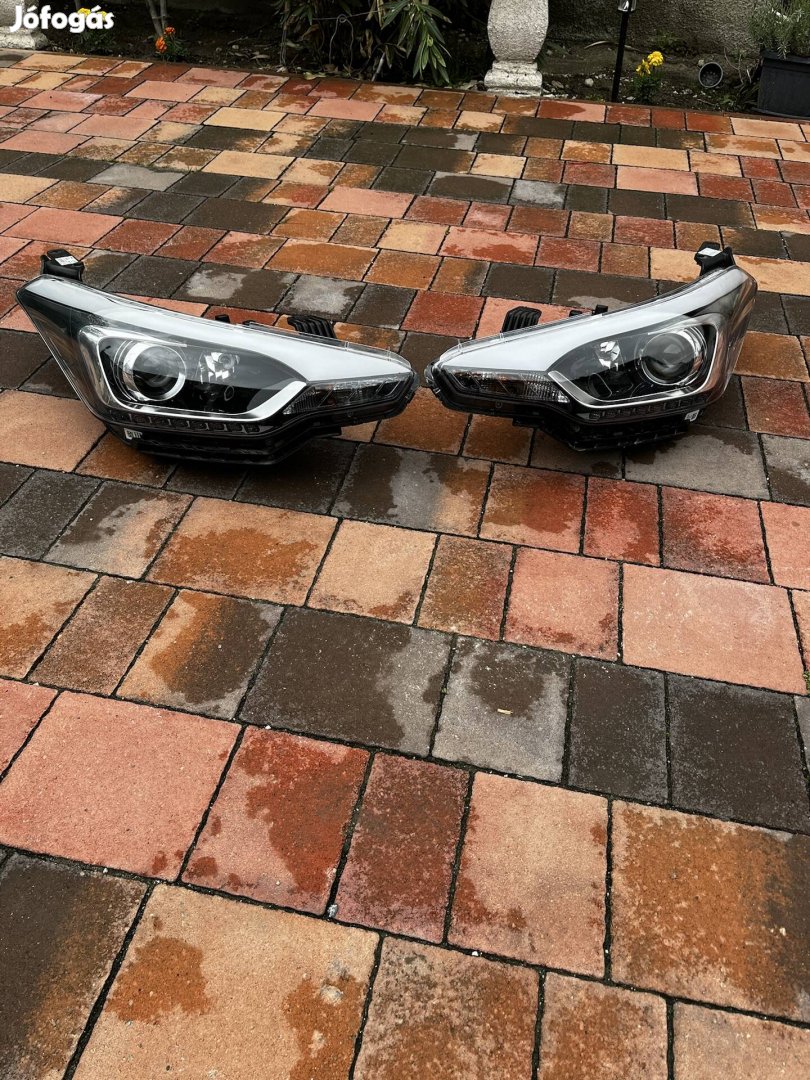 Hyundai i20 II Bal jobb Ledes Fényszóró