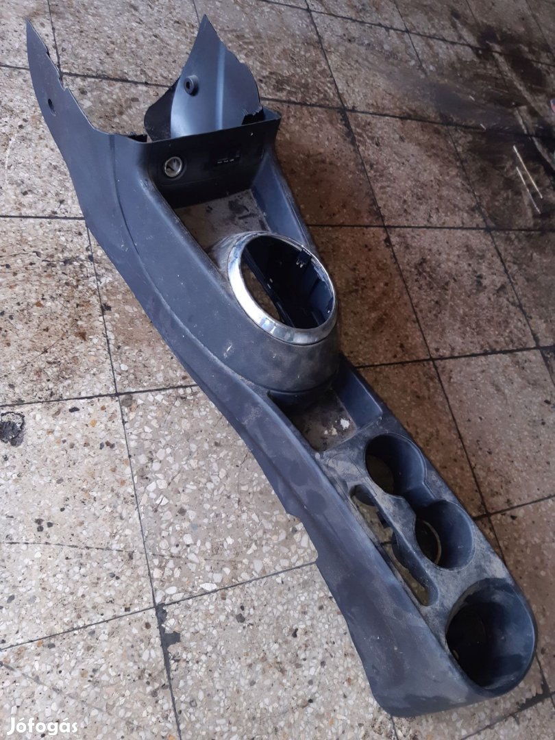 Hyundai i20 Középbox