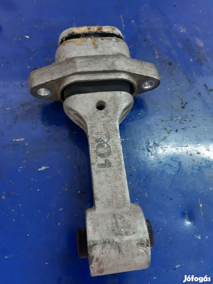 Hyundai i20 Motortartó Bak