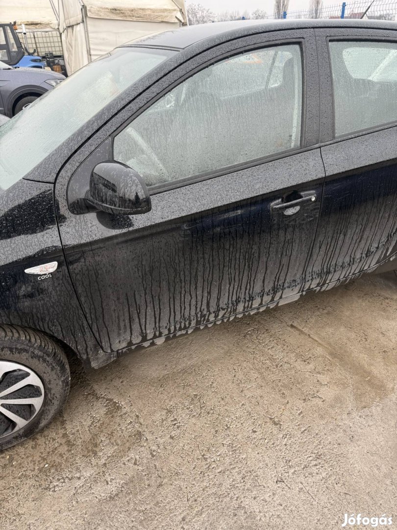 Hyundai i20 bal első ajtó