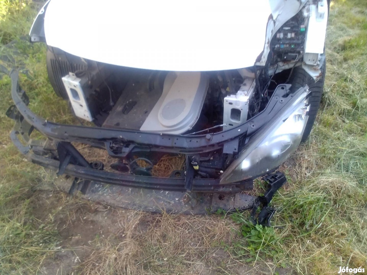Hyundai i30 2011es évjáratu homlok fal. 