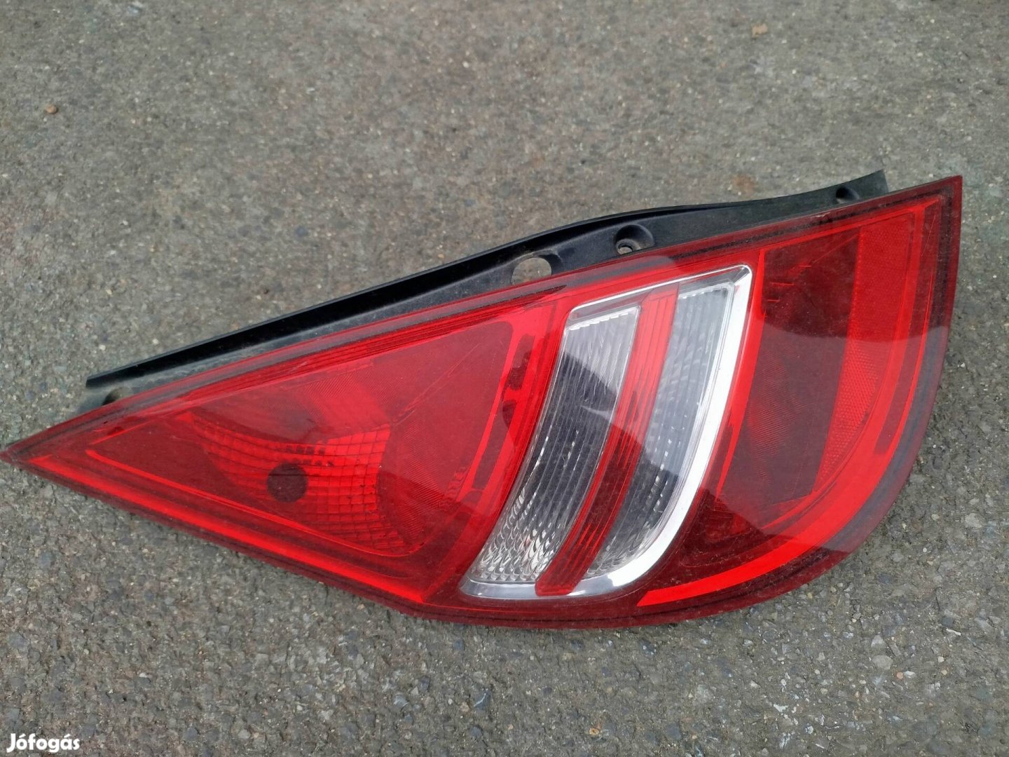 Hyundai i30 Bal hátsó lámpa pici esztétikai hibával