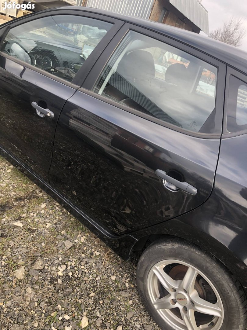 Hyundai i30 FD bal hátsó ajtó