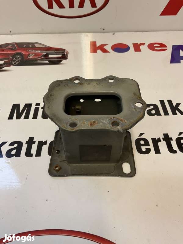 Hyundai i30 FD bal váznyúlvány vég 647102L000-BON