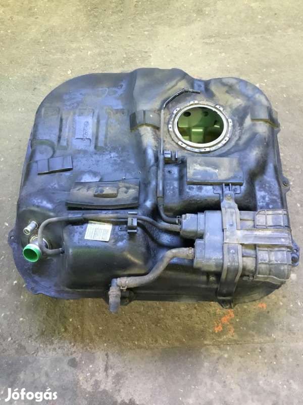 Hyundai i30 GD Kia Ceed JD üzemanyag tank 31150A6000-BON