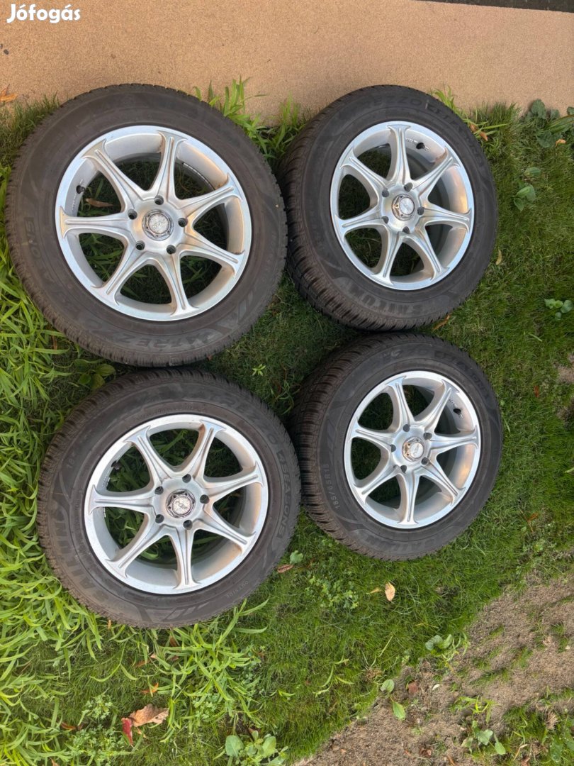 Hyundai i30 alufelni 4 évszakos gumival eladó