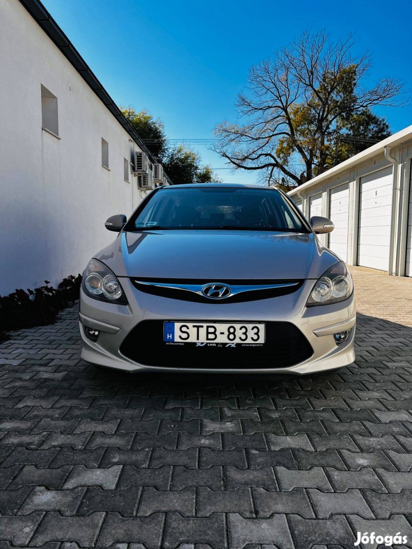 Hyundai i30 személyautó