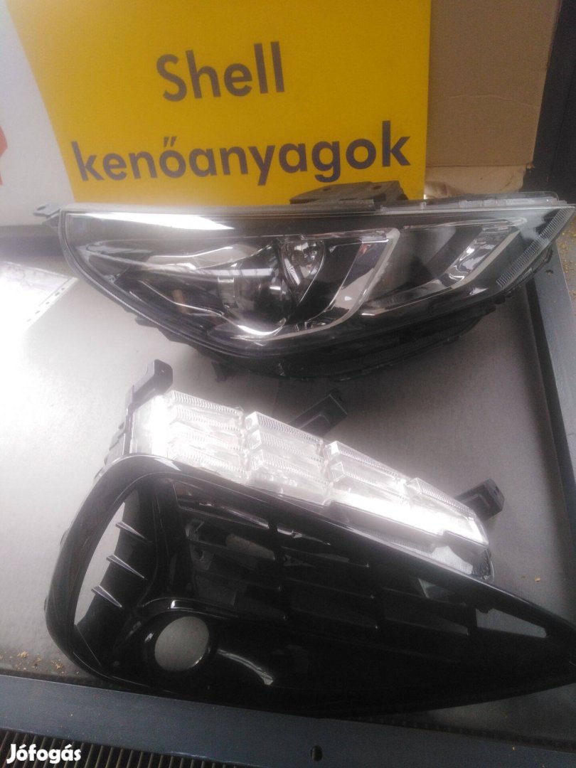 Hyundai i30jobb első lámpa, irányjelzösmenetfény kerettel eg,ben eladó