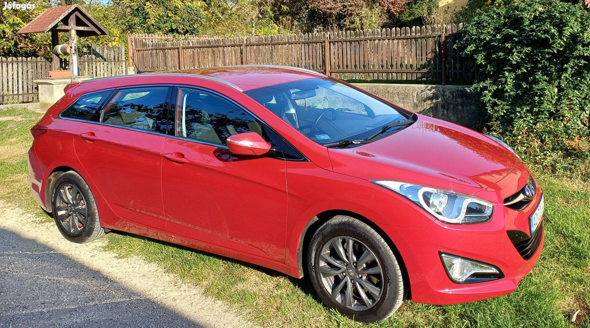 Hyundai i40 benzines, kombi, kitűnő állapotban