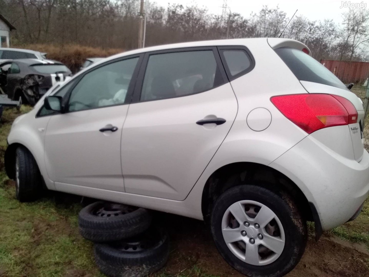 Hyundai ix 20 bal oldali első ajtó hibátlan állapotban eladó. 