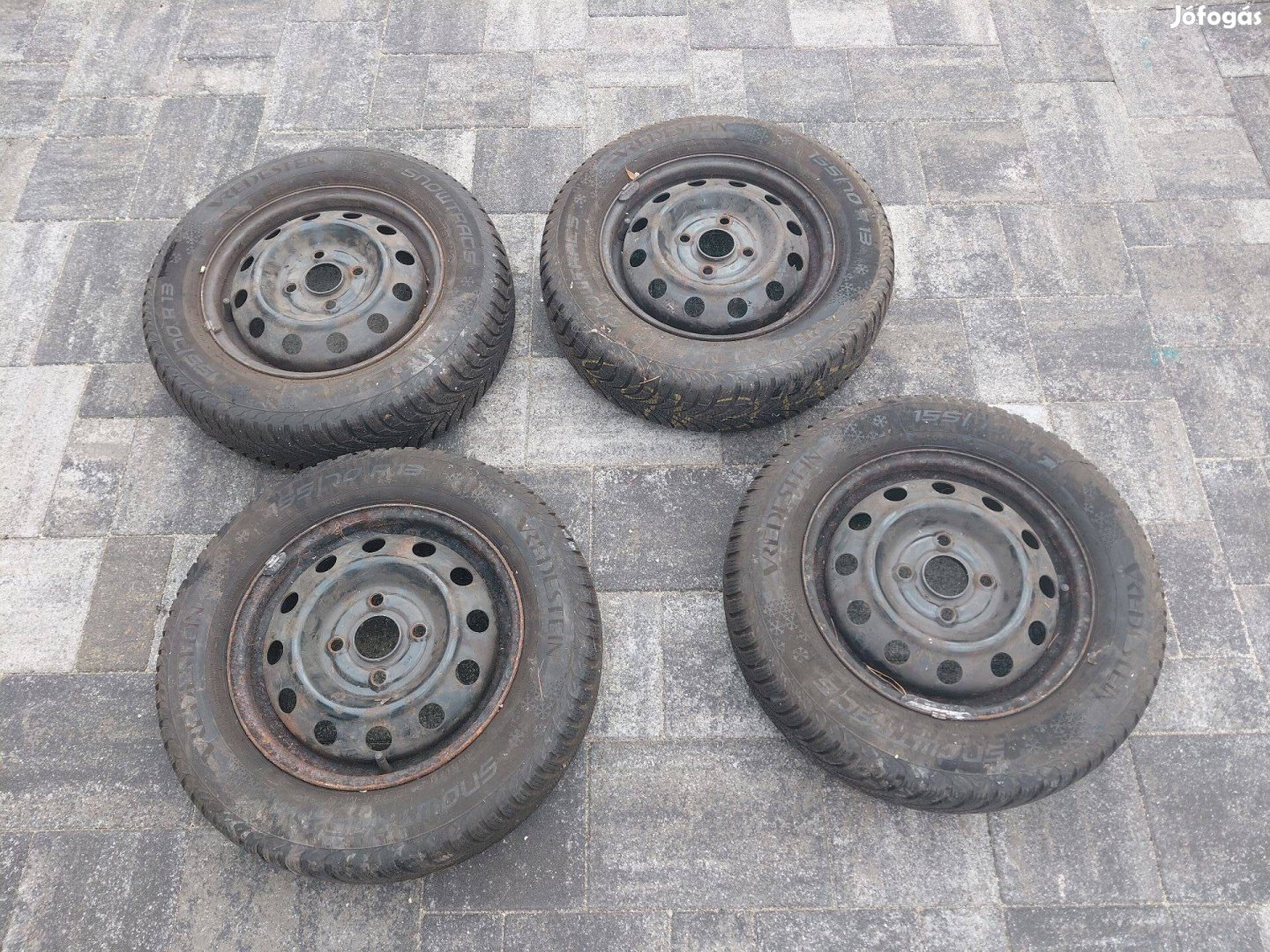 Hyundai lemezfelni 155/70 13 coll téli gumik