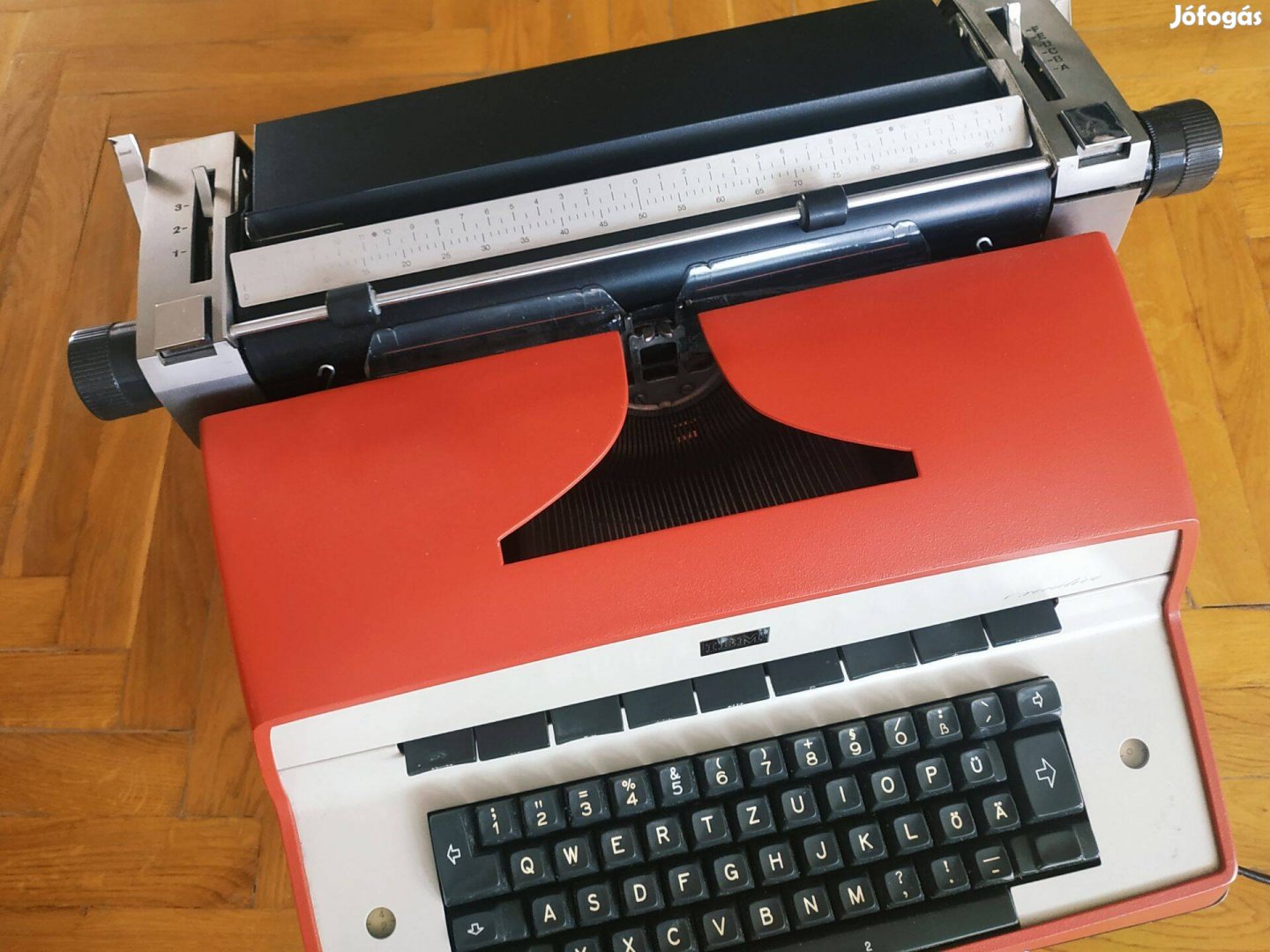 IBM Executive elektromos piros írógép, dekorációnak, gyűjtőknek
