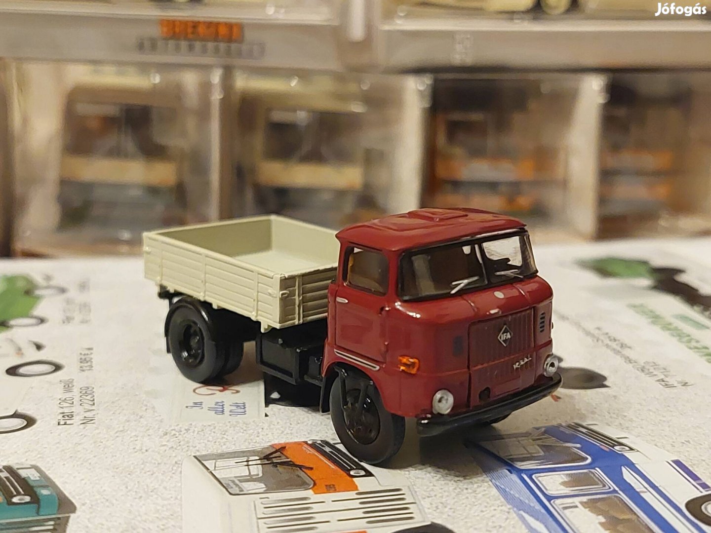 IFA W50 bordó fülkés billencs 1:87 modell