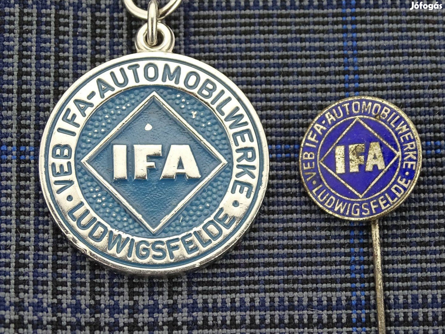IFA autógyárak Trabant Wartburg kulcstartó és jelvény