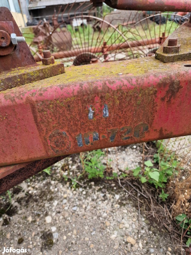 IH 10 720 Félig Függesztett Ágyeke 