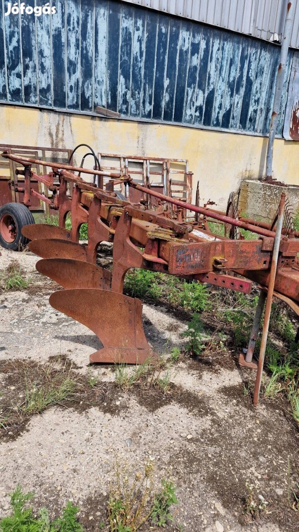 IH 10 720 Félig Függesztett Ágyeke 