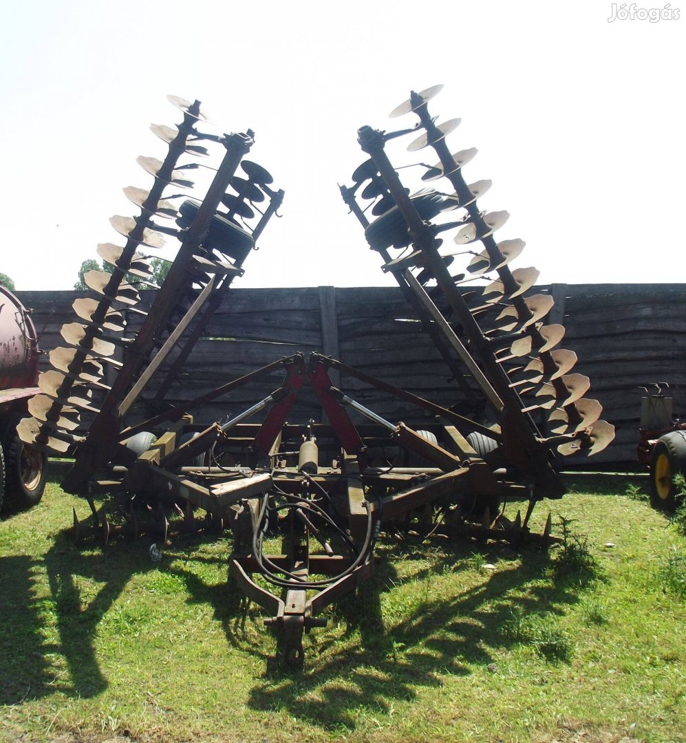 IH 9,8 m-es tárcsa eladó