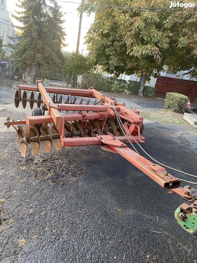 IH V tárcsa újszerű állapotban 3,2 méteres