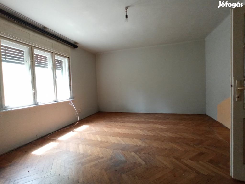 III. Kerület, Víznyelő utca melletti út, 60 m2-es, családi ház